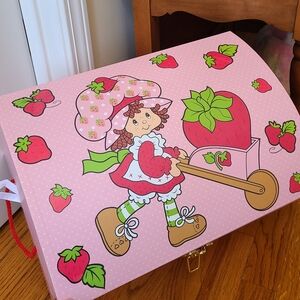 Strawberry Shortcake Storage Chest